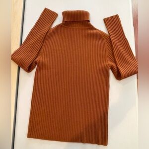 Beautiful Turtleneck Sweater​
